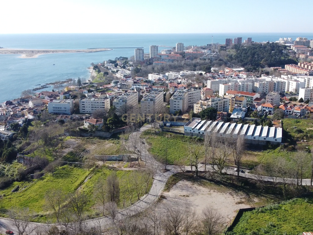 Moradia T4+1, de 4 frentes, Arrábida, Porto - Image 30