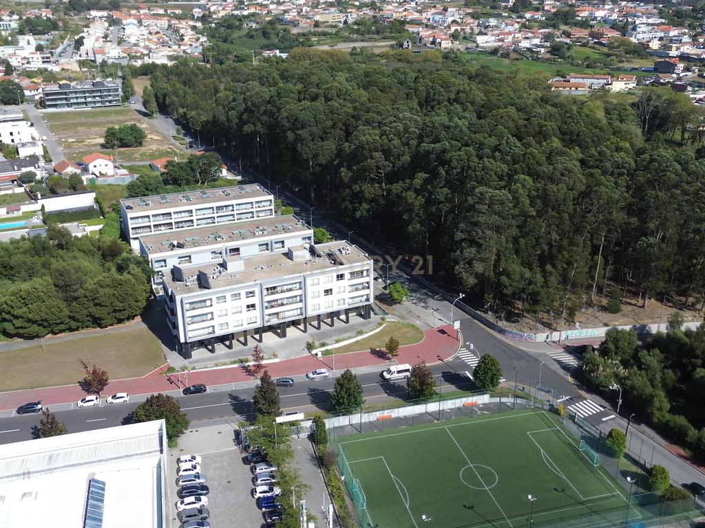 Espaçoso e luminoso T4, com 2 Suítes, 3 frentes, perto da praia e áreas verdes em Vila Nova de Gaia - Image 2