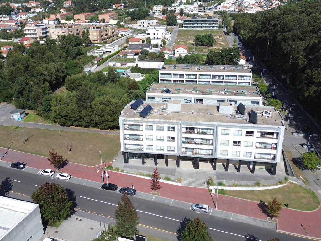 Espaçoso e luminoso T4, com 2 Suítes, 3 frentes, perto da praia e áreas verdes em Vila Nova de Gaia - Image 3