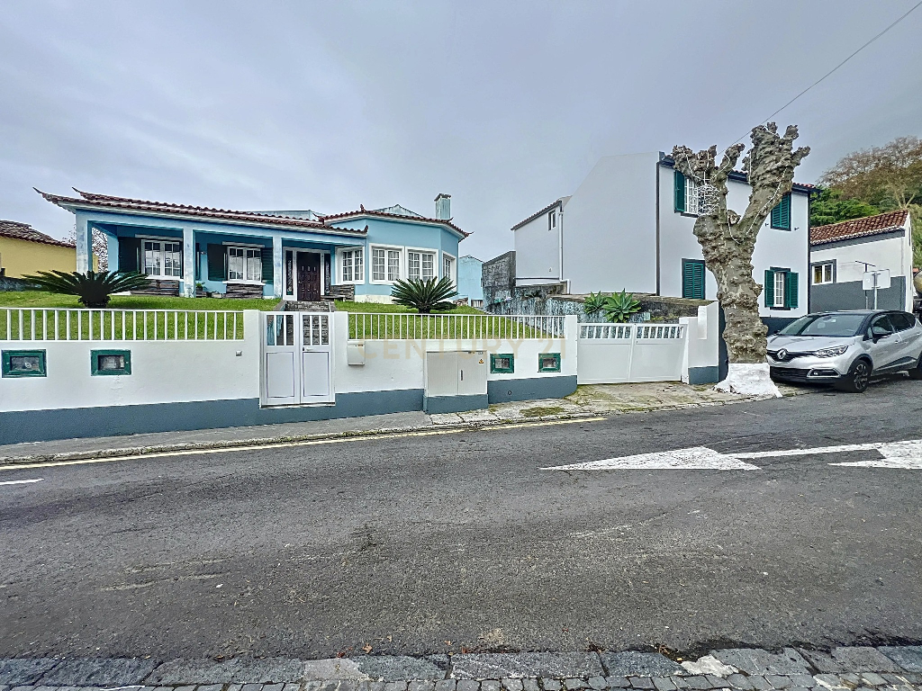 Moradia T3 com Anexo T0 / Feteiras / Ponta Delgada - Image 32