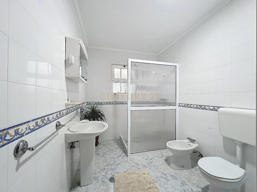 Moradia T3 com Anexo T0 / Feteiras / Ponta Delgada - Image 14