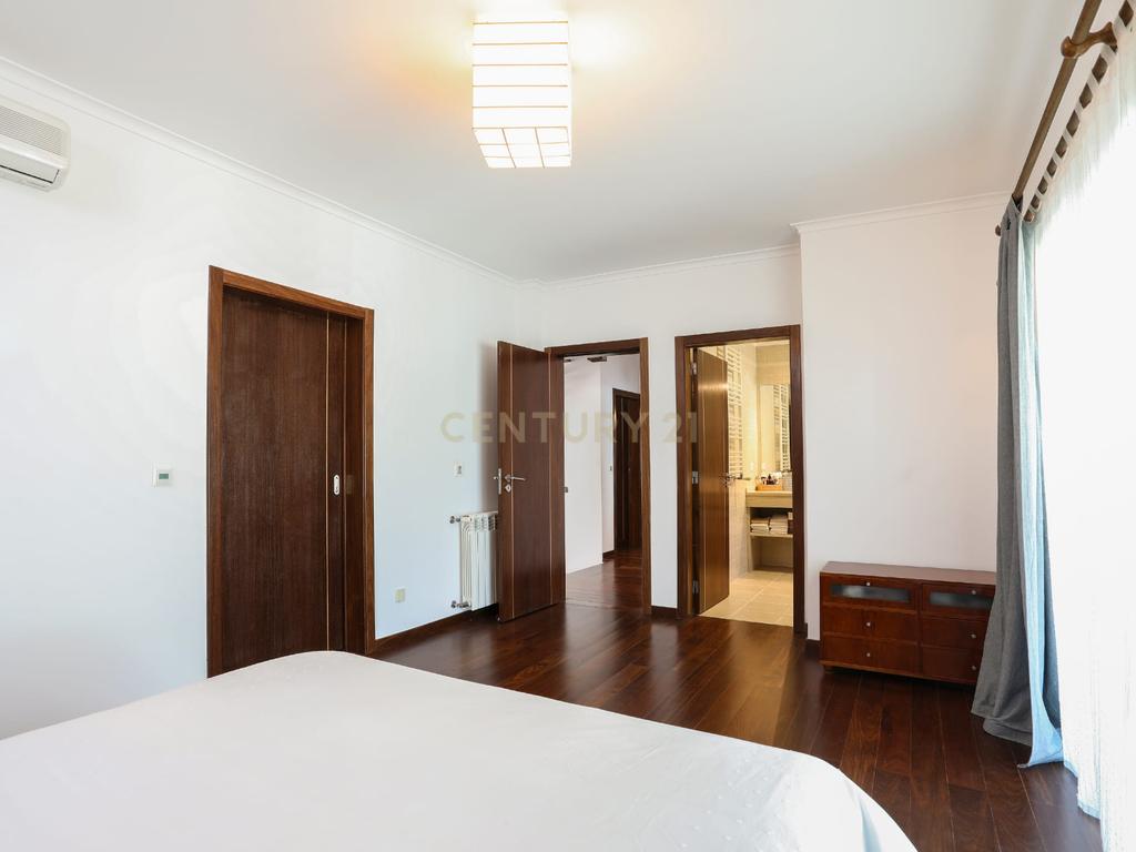 Moradia em Caneças, com piscina, sótao e um anexo com churrasqueira e quarto independente - Image 17
