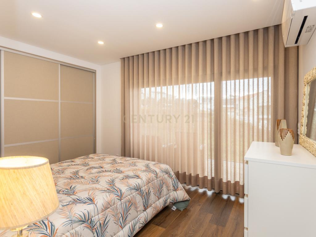 MORADIA ISOLADA, T4, com JARDIM e PISCINA AQUECIDA,  CAPARICA - ALMADA - Image 43