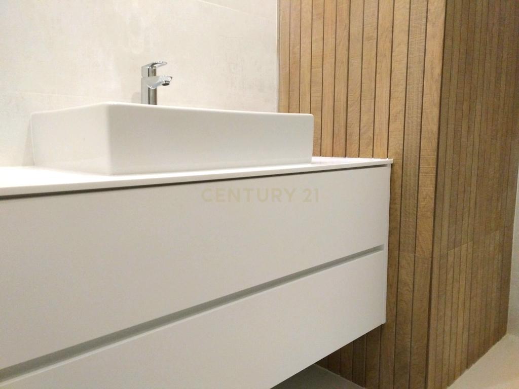 Apartamento T4 totalmente renovado junto à Casa da Música - Image 15
