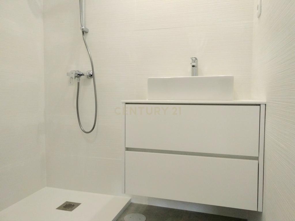 Apartamento T4 totalmente renovado junto à Casa da Música - Image 19