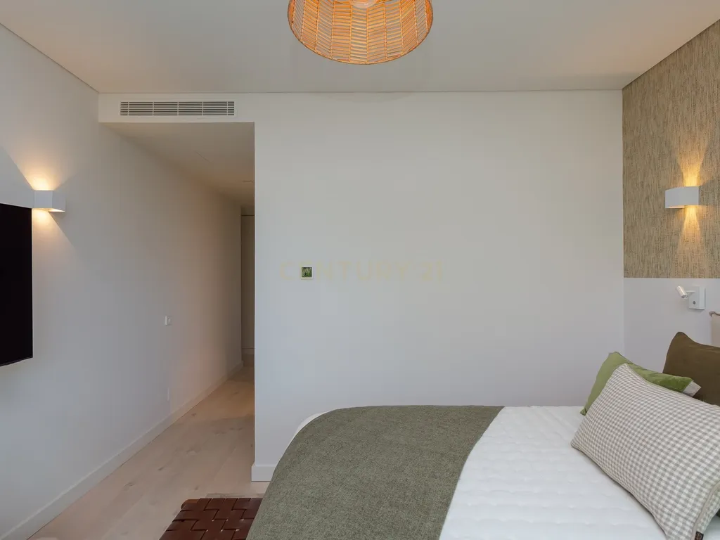 Apartamento T2 Centro Cascais com piscina e jardim privativos - Image 24