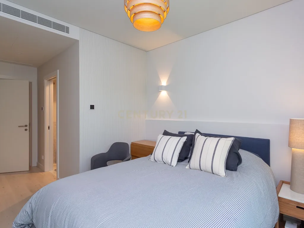 Apartamento T2 Centro Cascais com piscina e jardim privativos - Image 22