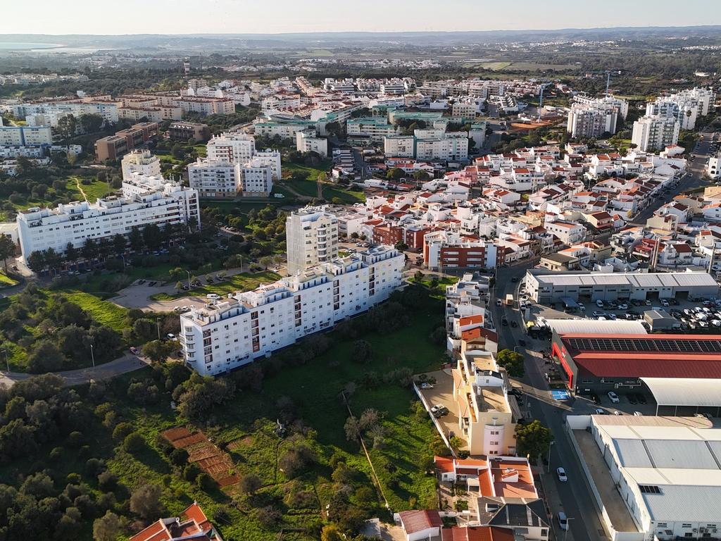 Moradia com 3400m de terreno em Portimão. - Image 13