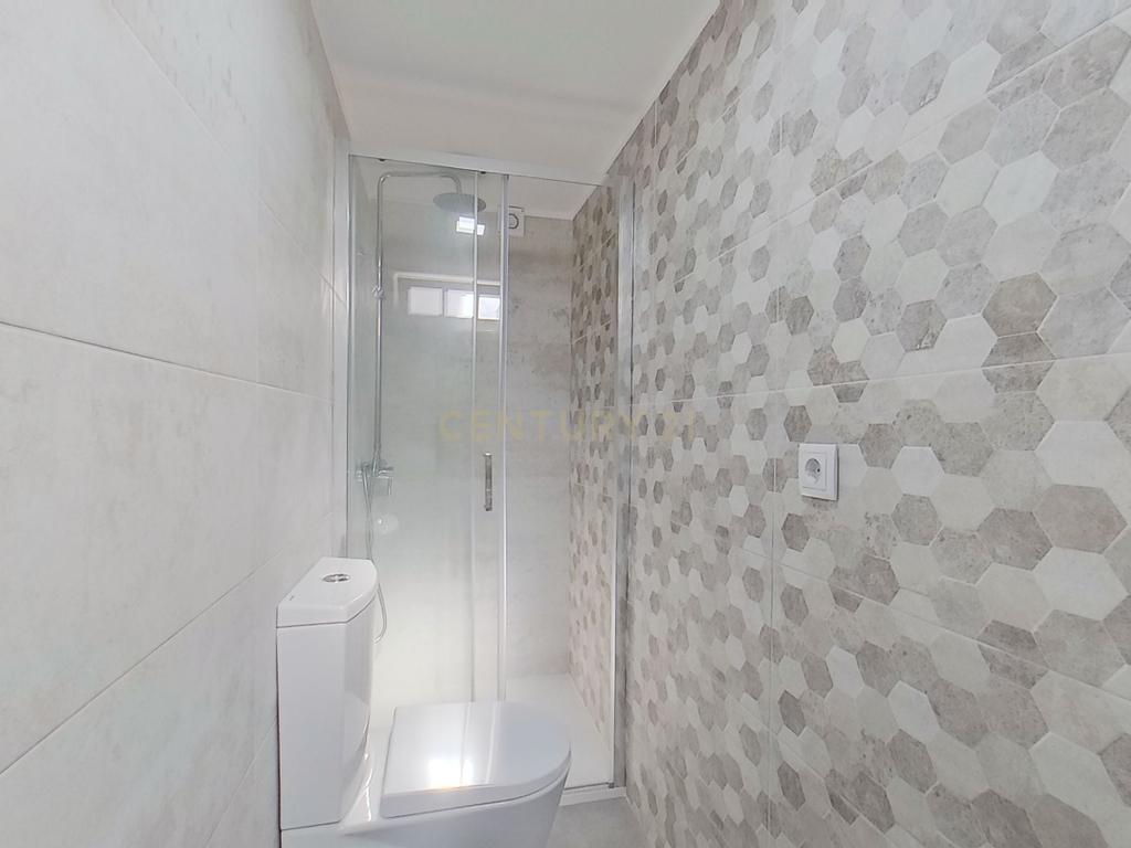 Moradia T2, Antas, à Praça Velasquez - Image 18