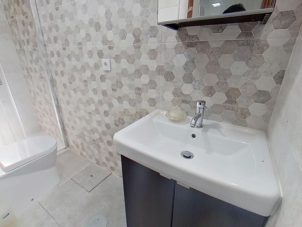 Moradia T2, Antas, à Praça Velasquez - Image 12