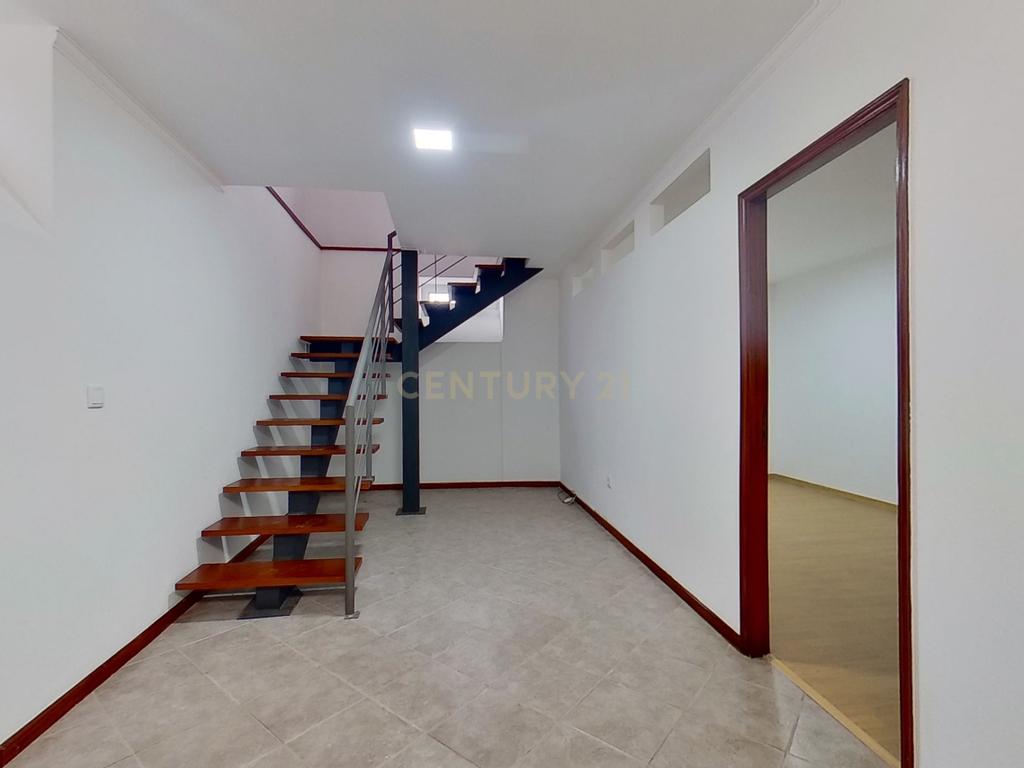 Moradia T2, Antas, à Praça Velasquez - Image 15