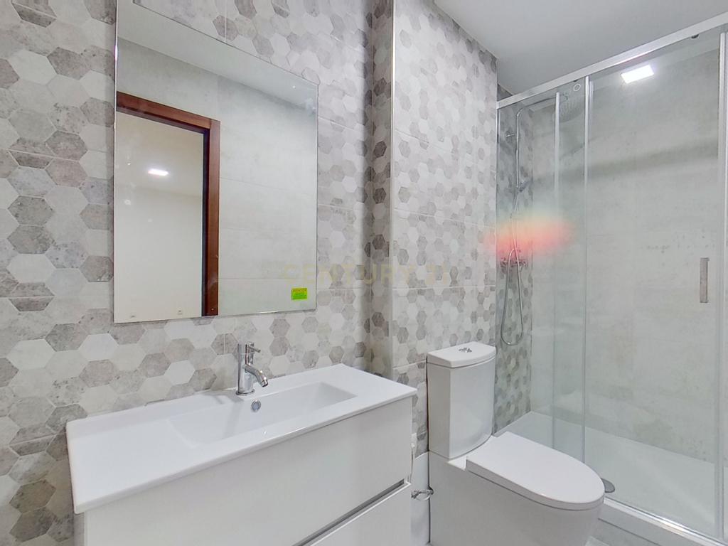 Moradia T2, Antas, à Praça Velasquez - Image 19