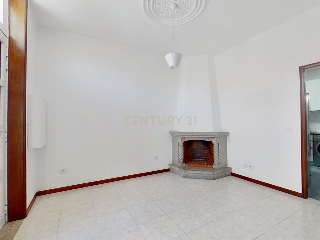 Moradia T2, Antas, à Praça Velasquez - Image 6