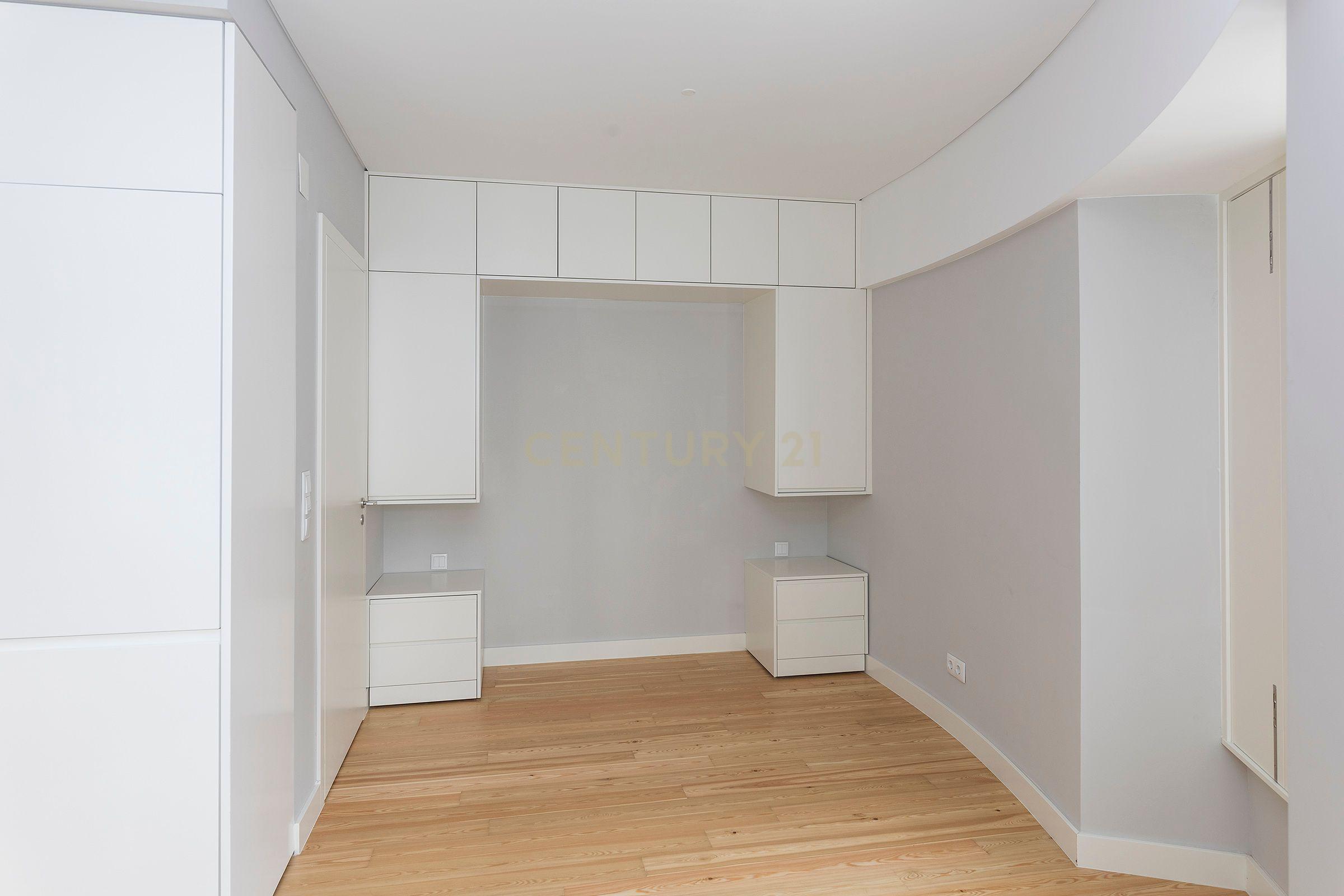 Apartamento T0 Novo em Campolide - Image 4