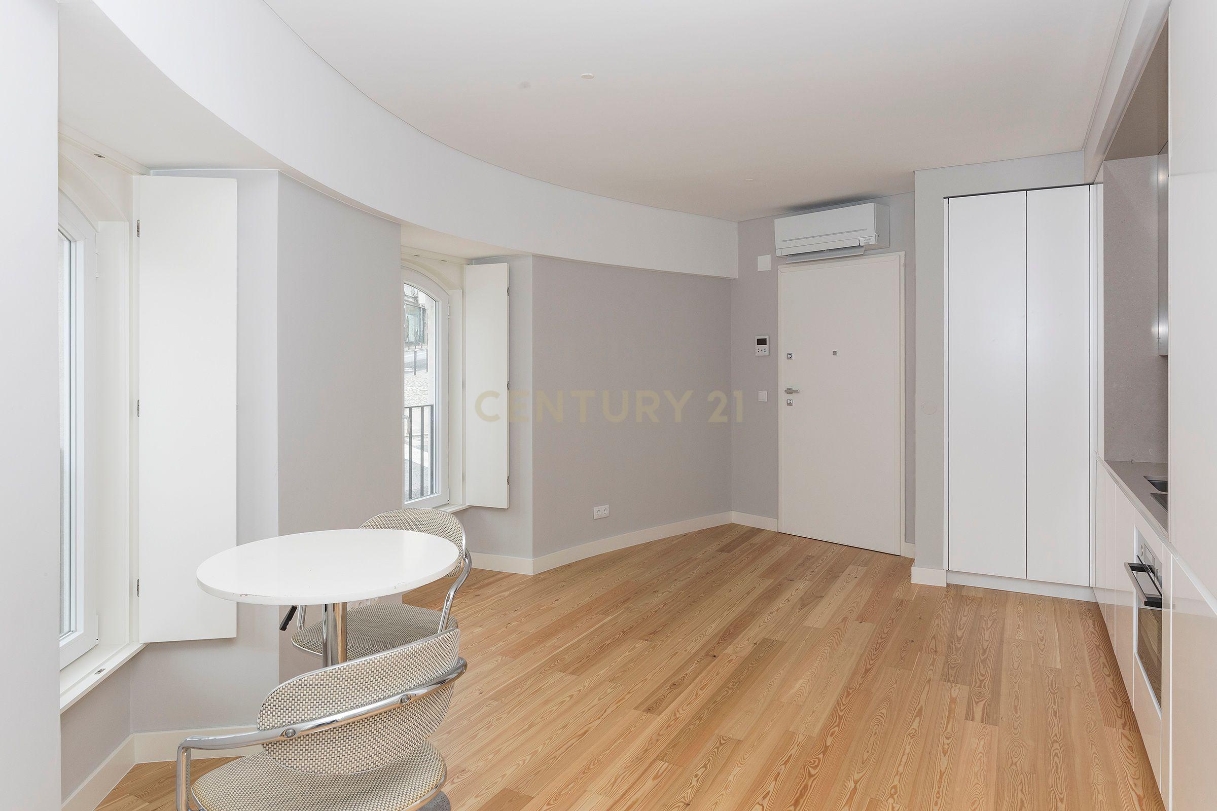 Apartamento T0 Novo em Campolide - Image 2