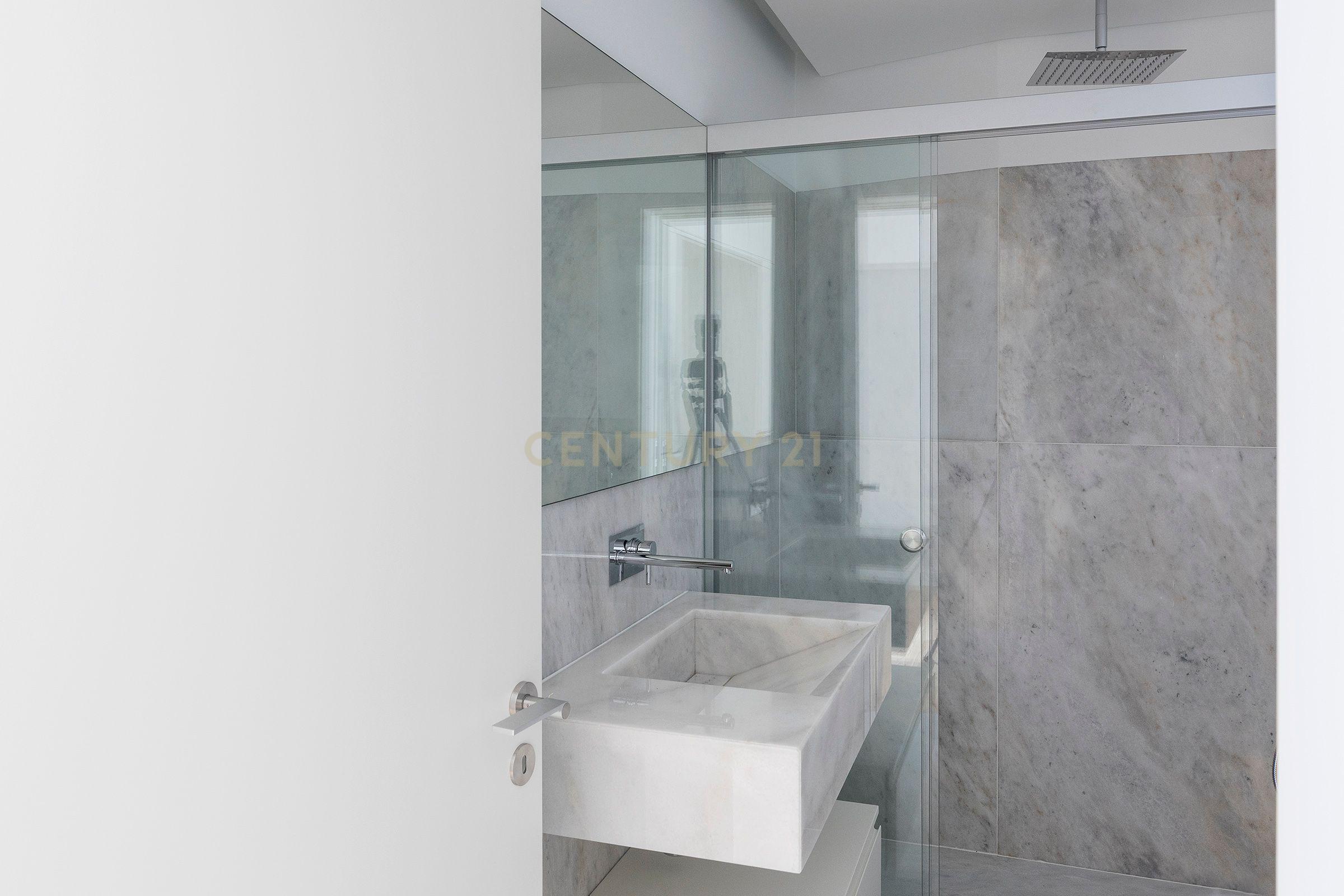 Apartamento T0 Novo em Campolide - Image 11