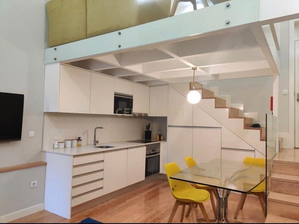 Apartamento T2+1 para Venda na Rua do Bonfim, Porto - Image 1
