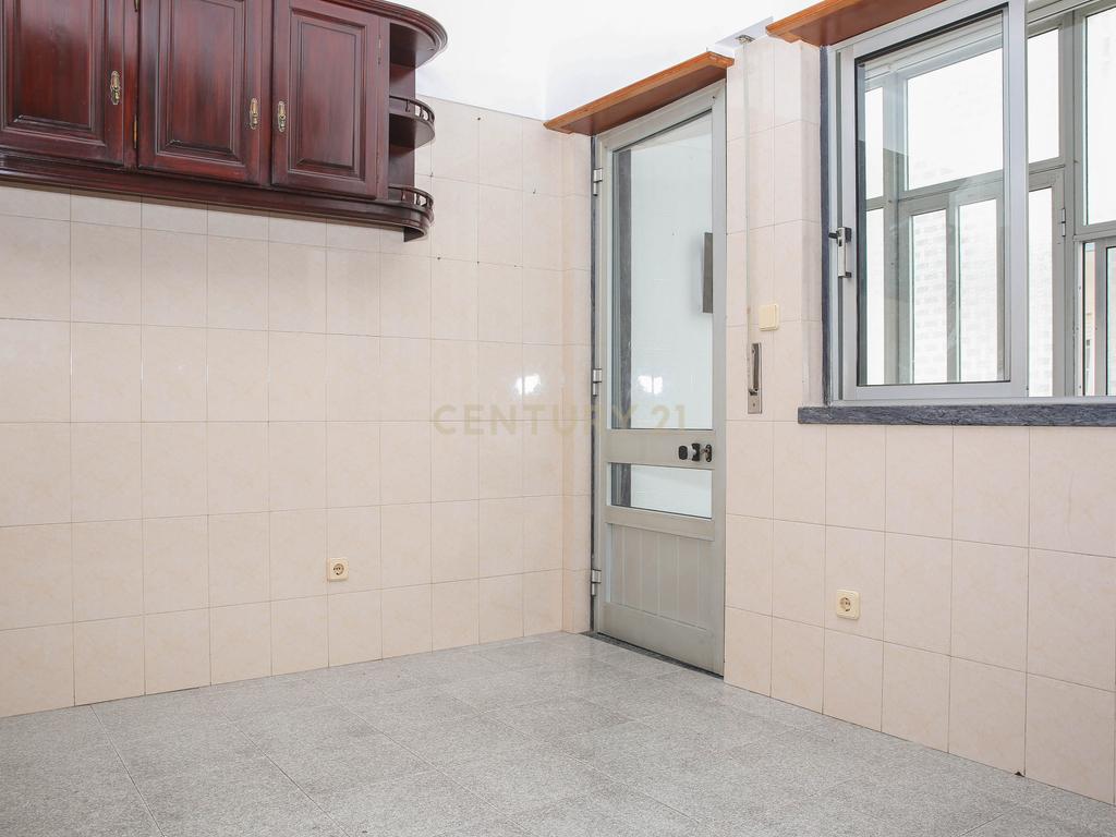 Prédio em Propriedade Total - Habitação e Comércio - Image 82