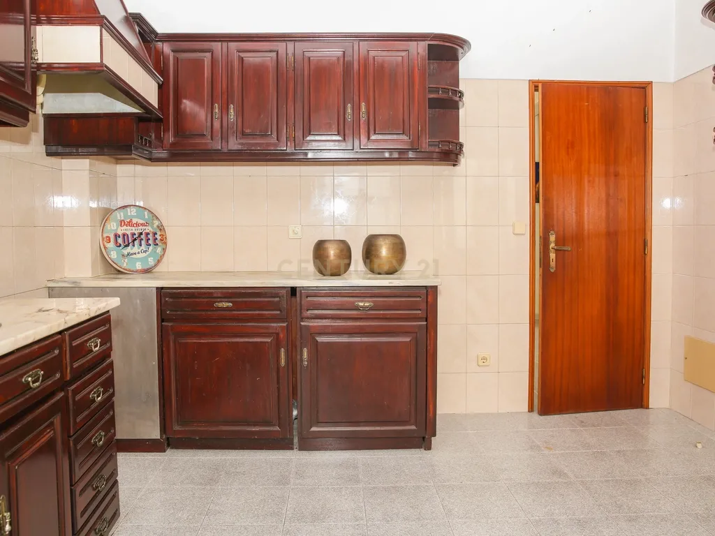 Prédio em Propriedade Total - Habitação e Comércio - Image 81