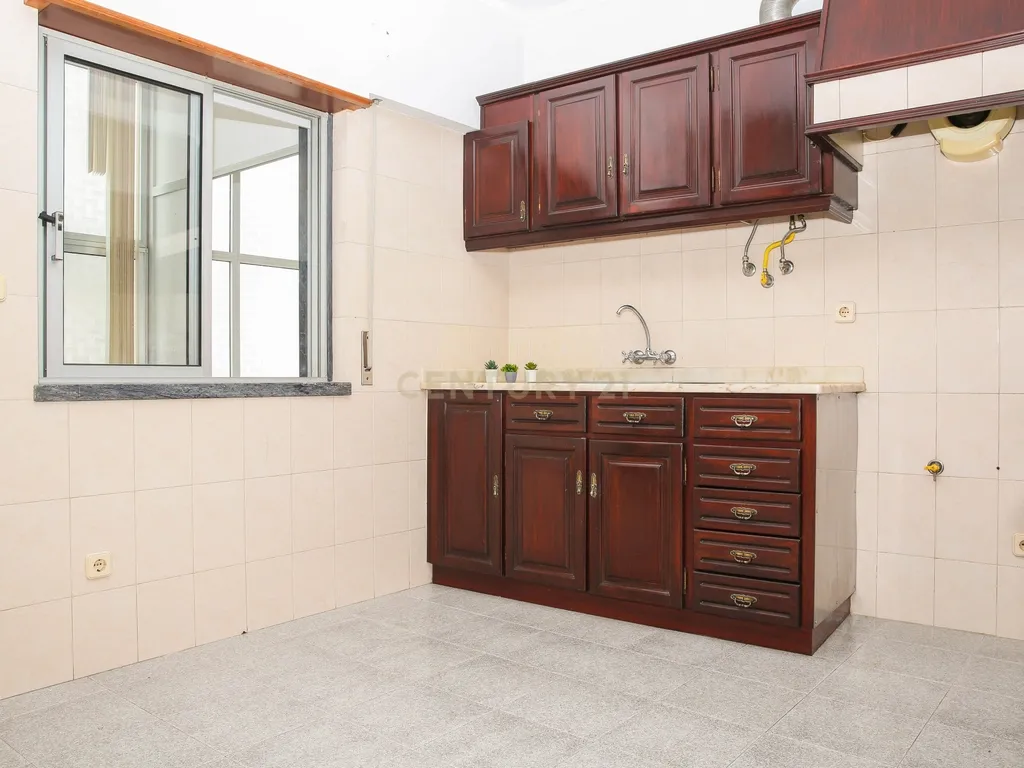 Prédio em Propriedade Total - Habitação e Comércio - Image 78