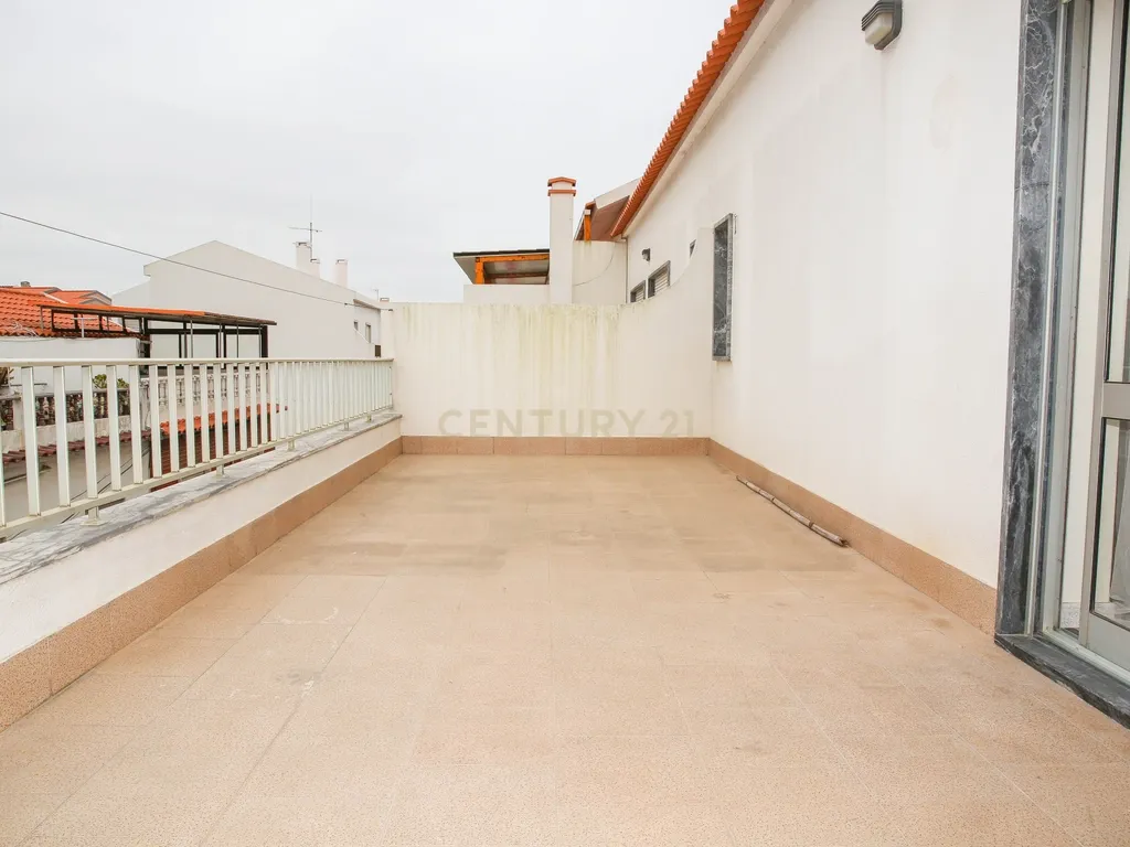 Prédio em Propriedade Total - Habitação e Comércio - Image 76