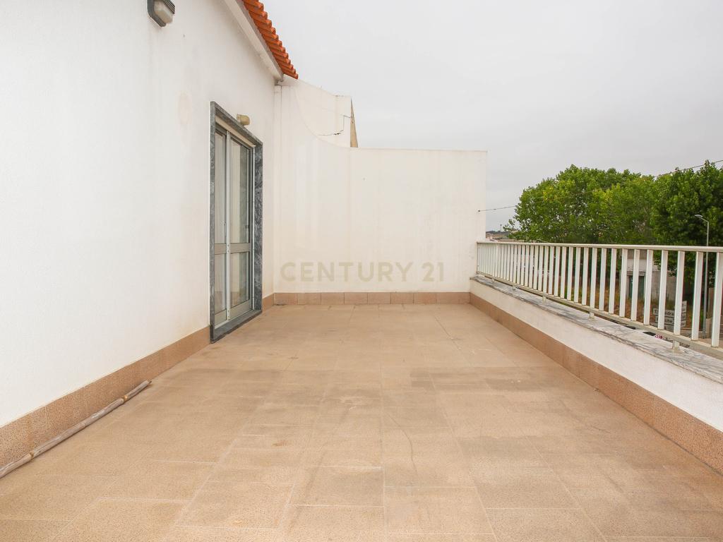 Prédio em Propriedade Total - Habitação e Comércio - Image 77