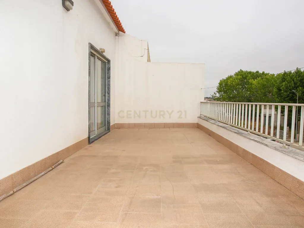 Prédio em Propriedade Total - Habitação e Comércio - Image 77