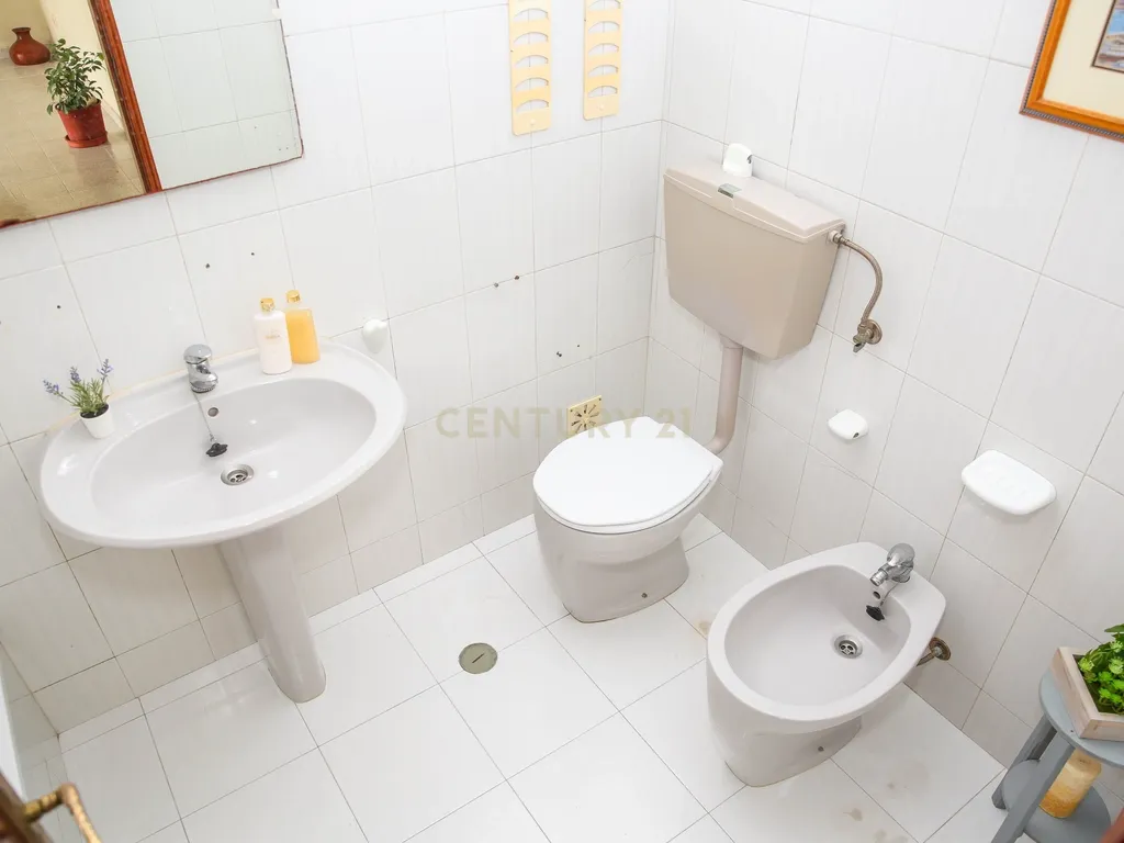 Prédio em Propriedade Total - Habitação e Comércio - Image 91