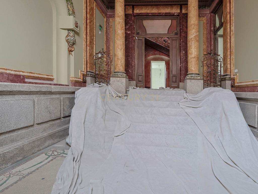 T1 no Palácio Bijou centro histórico do Porto com lugar de garagem - Image 17