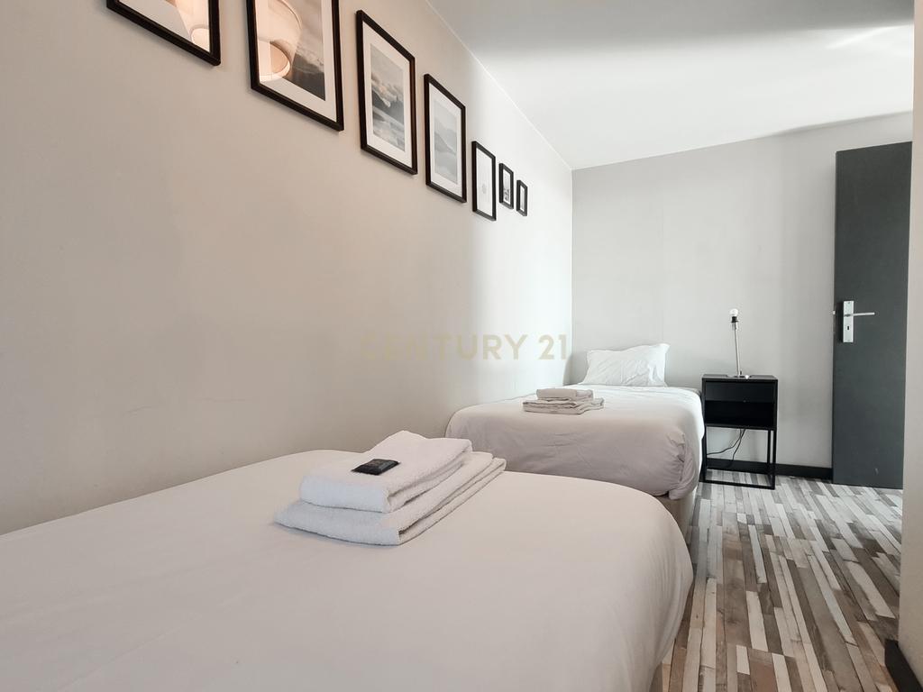 DOIS APARTAMENTOS T2 + T2  RECUADOS - Rua Ateneu Comercial do Porto - Image 23