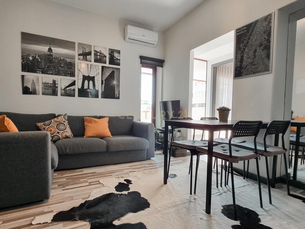DOIS APARTAMENTOS T2 + T2  RECUADOS - Rua Ateneu Comercial do Porto - Image 3