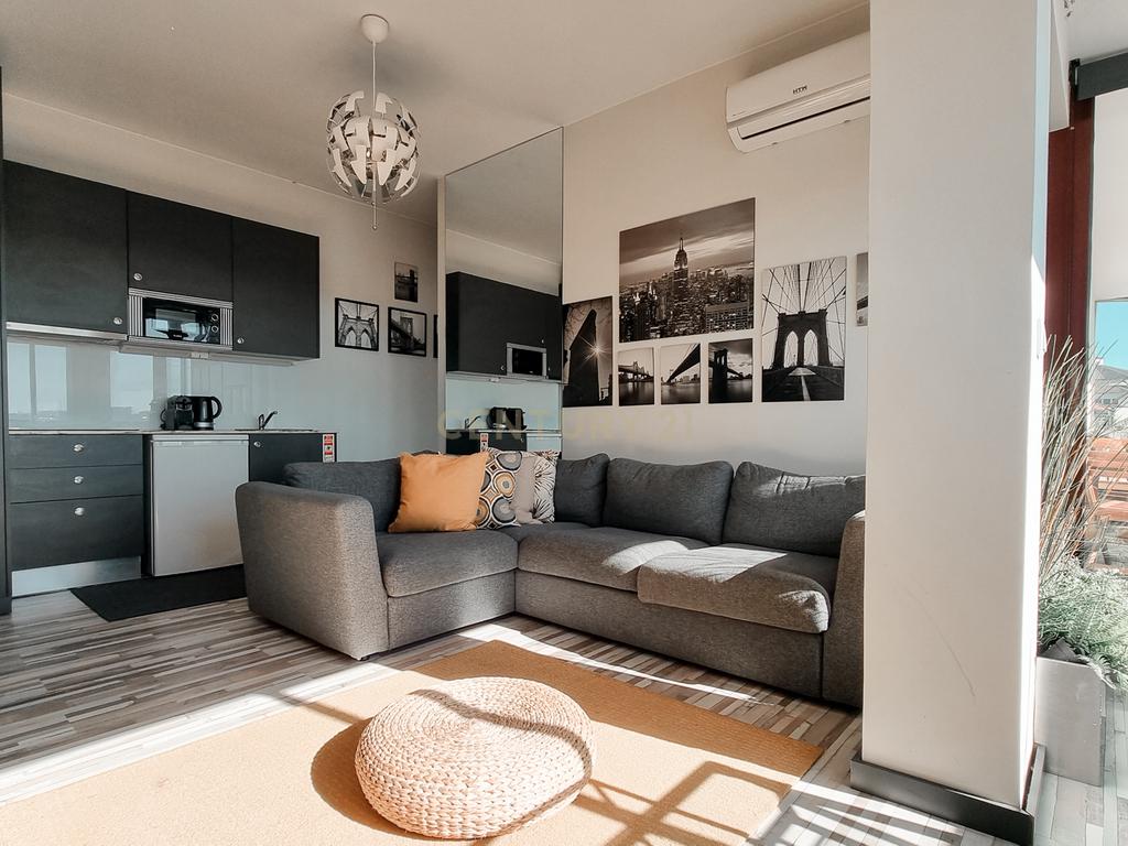 DOIS APARTAMENTOS T2 + T2  RECUADOS - Rua Ateneu Comercial do Porto - Image 1