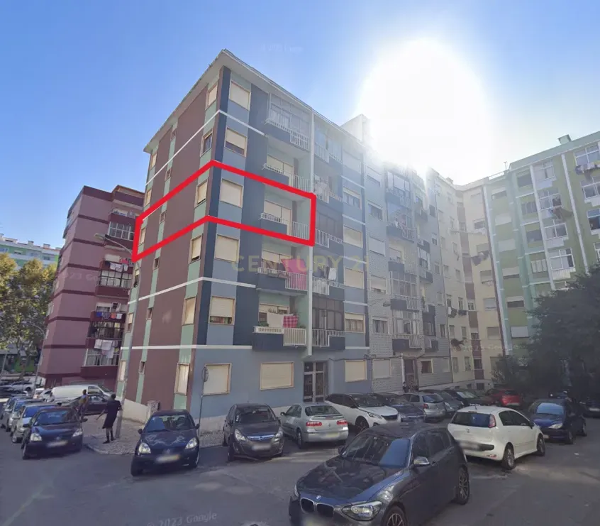 Apartamento T2 em Cacem (3º Andar) (IMOVEL ARRENDADO) - Image 1