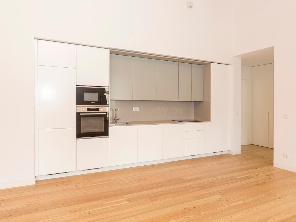 Apartamento T2 Novo em Campolide - Image 2