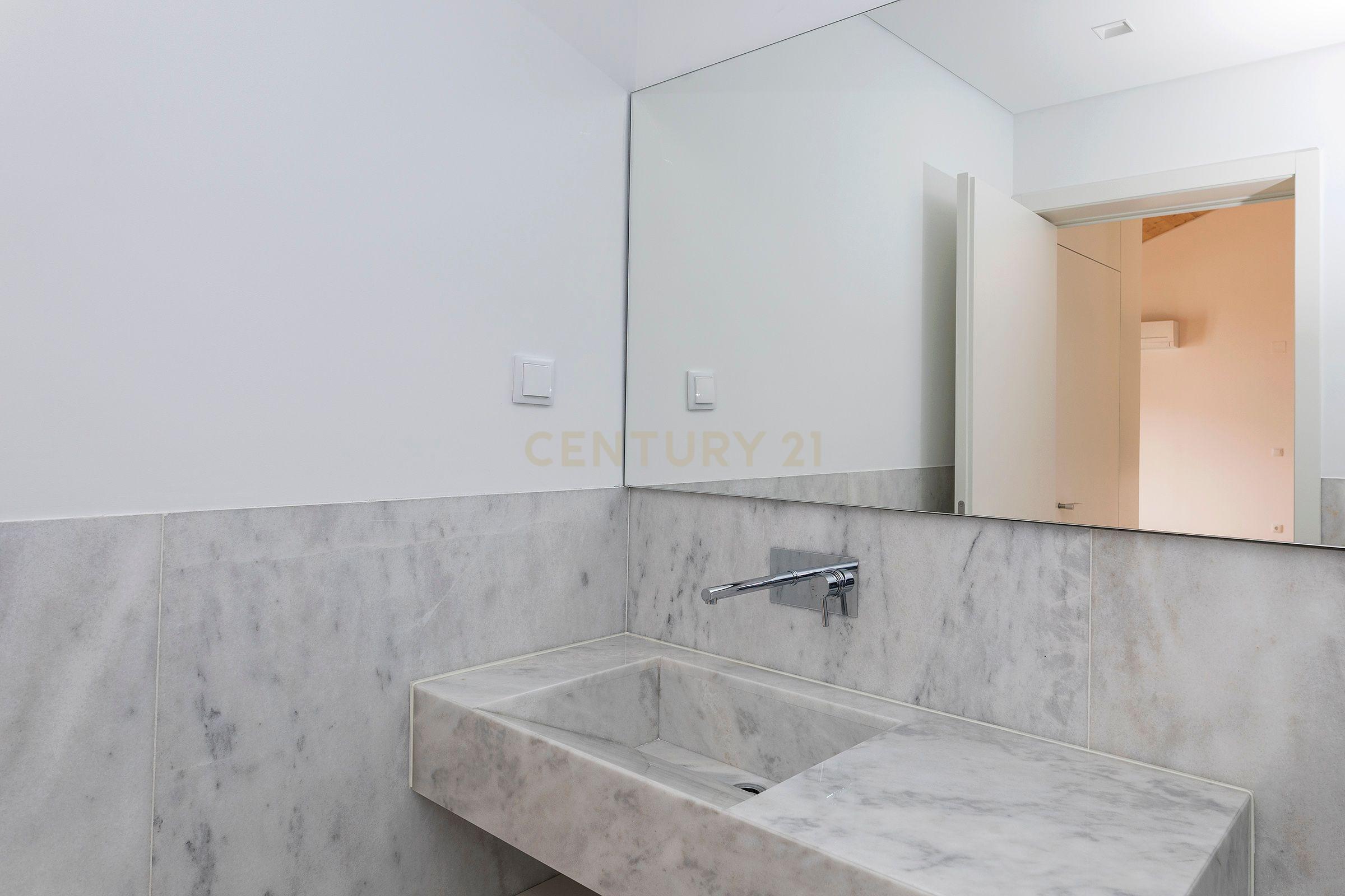 Apartamento T2 Novo em Campolide - Image 7