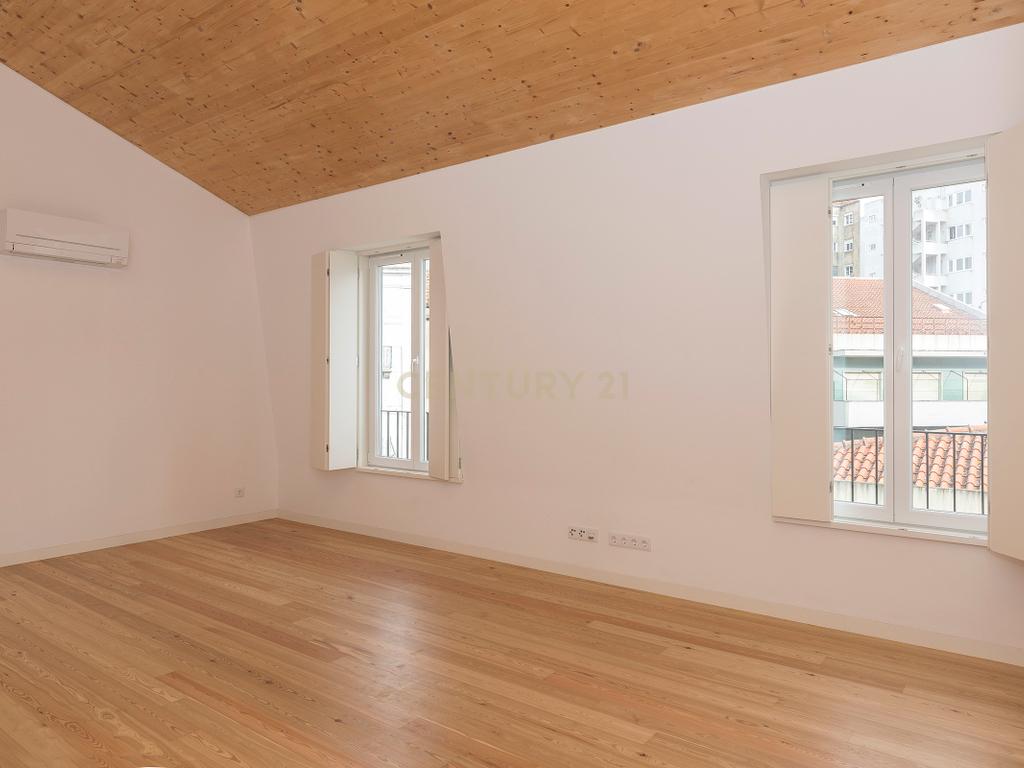 Apartamento T2 Novo em Campolide - Image 3
