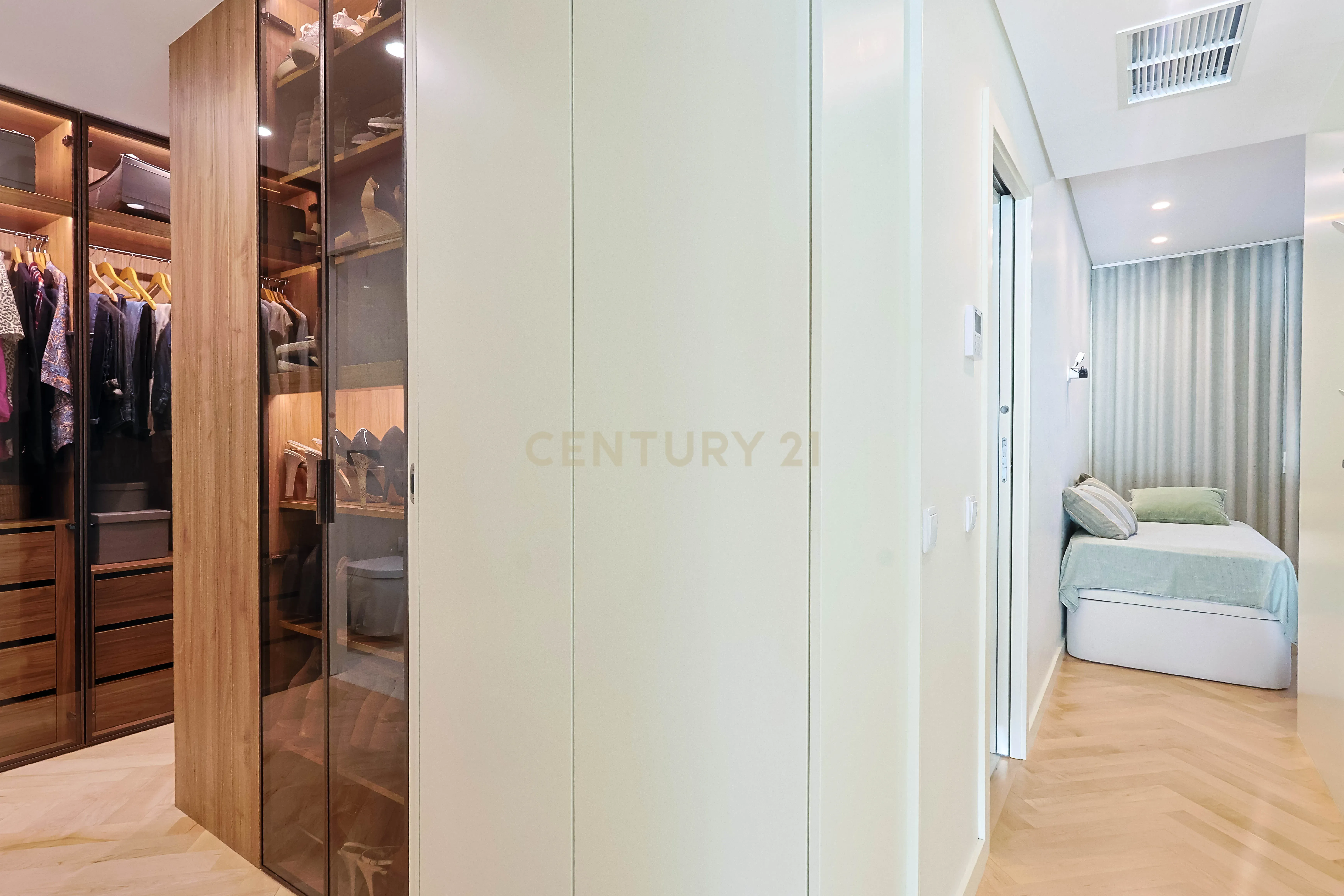 Apartamento T2 à venda na Avenida Brasil com vista Mar - Image 18