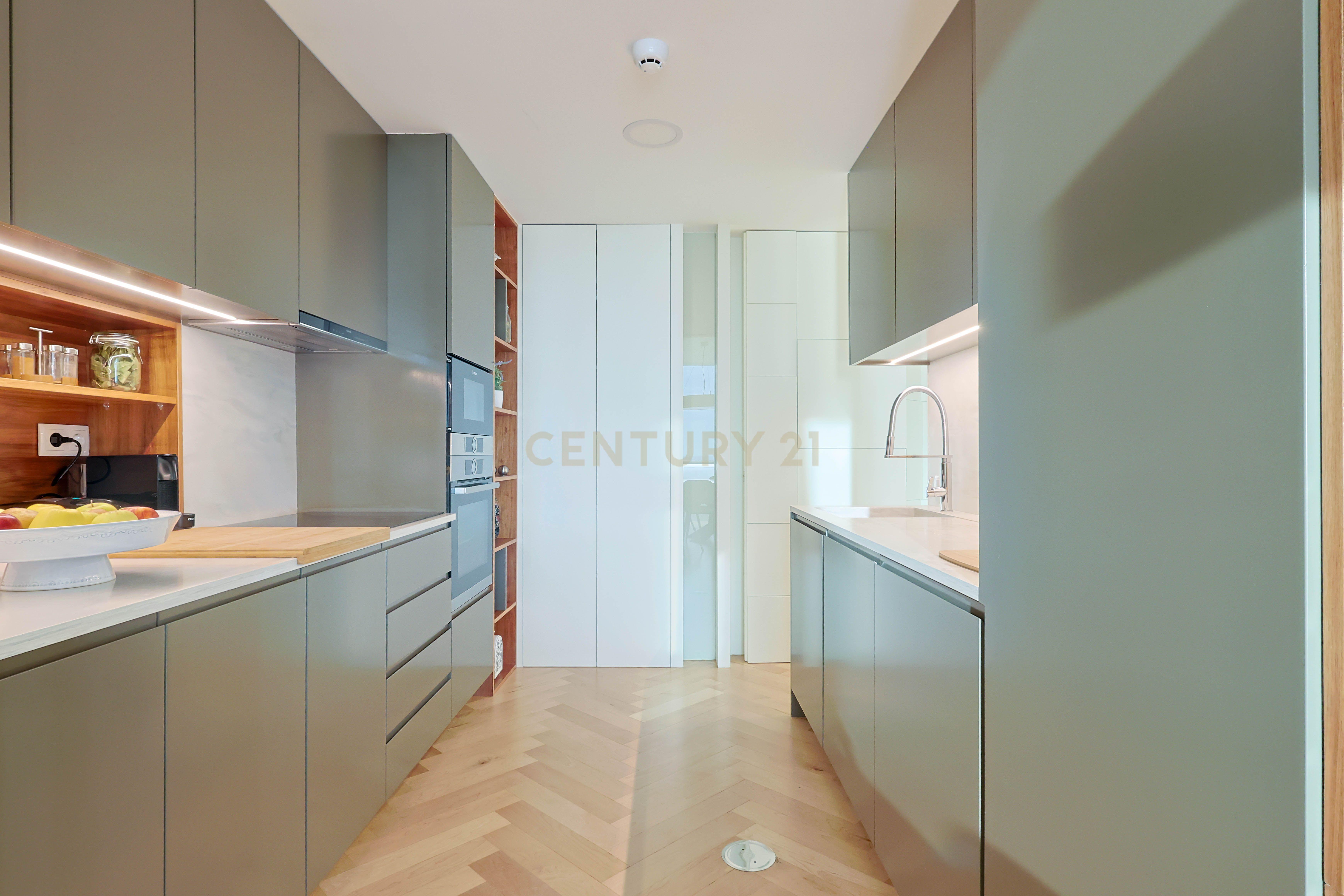 Apartamento T2 à venda na Avenida Brasil com vista Mar - Image 21