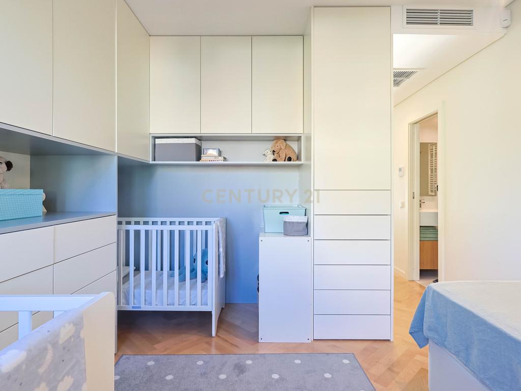 Apartamento T2 à venda na Avenida Brasil com vista Mar - Image 4