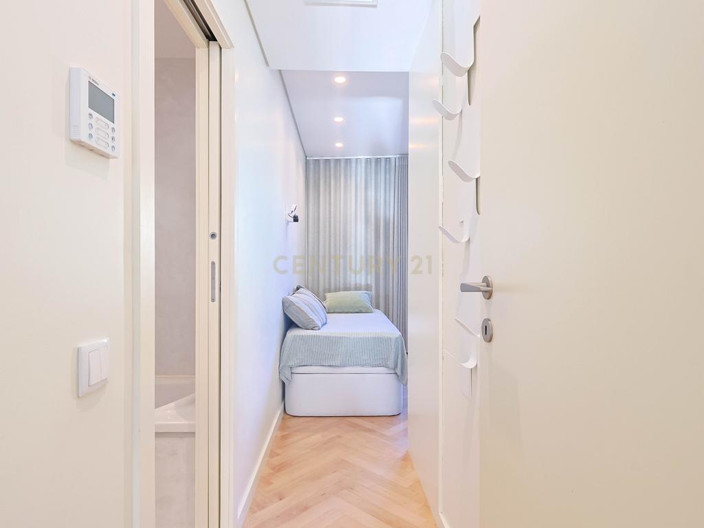 Apartamento T2 à venda na Avenida Brasil com vista Mar - Image 13