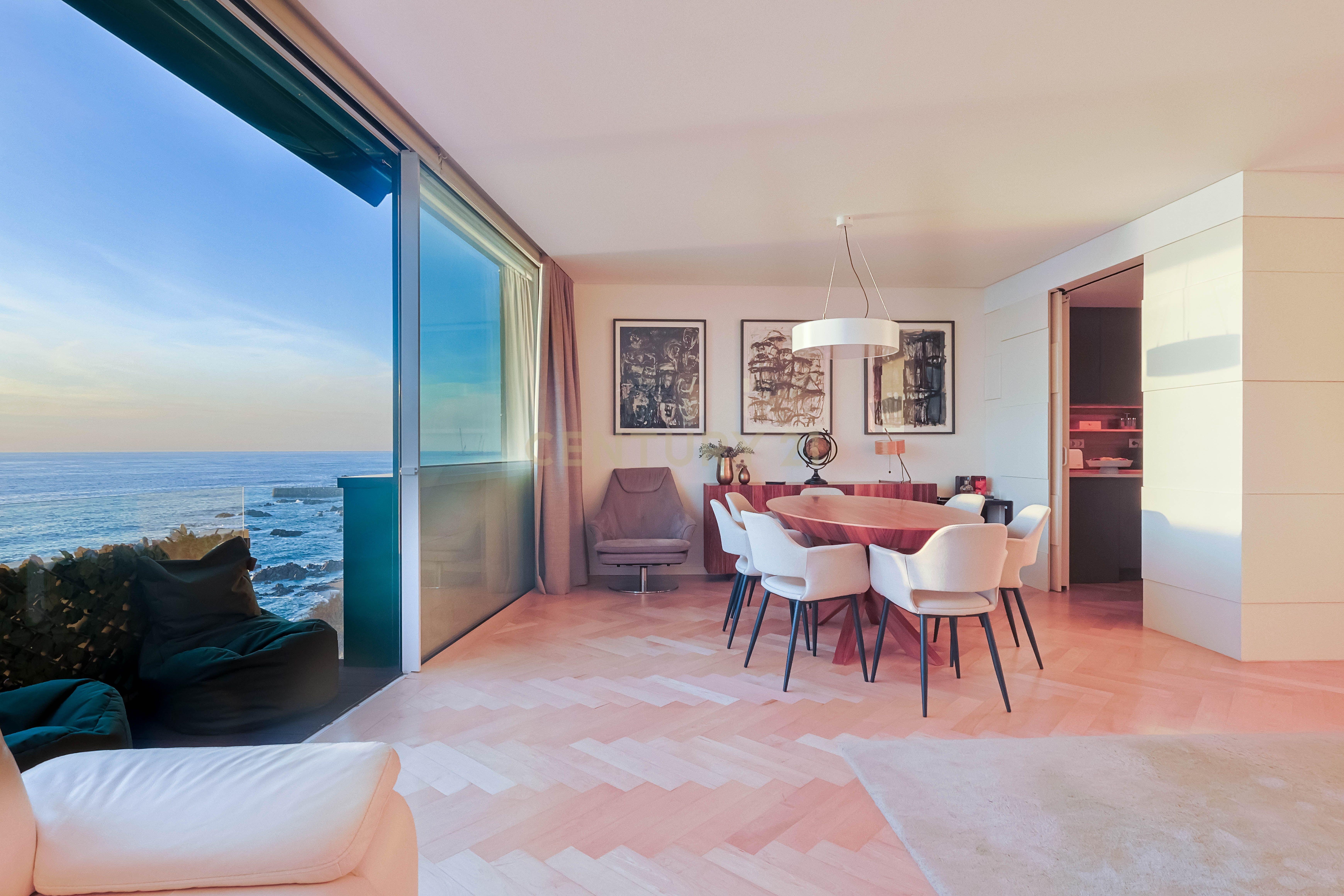 Apartamento T2 à venda na Avenida Brasil com vista Mar - Image 2