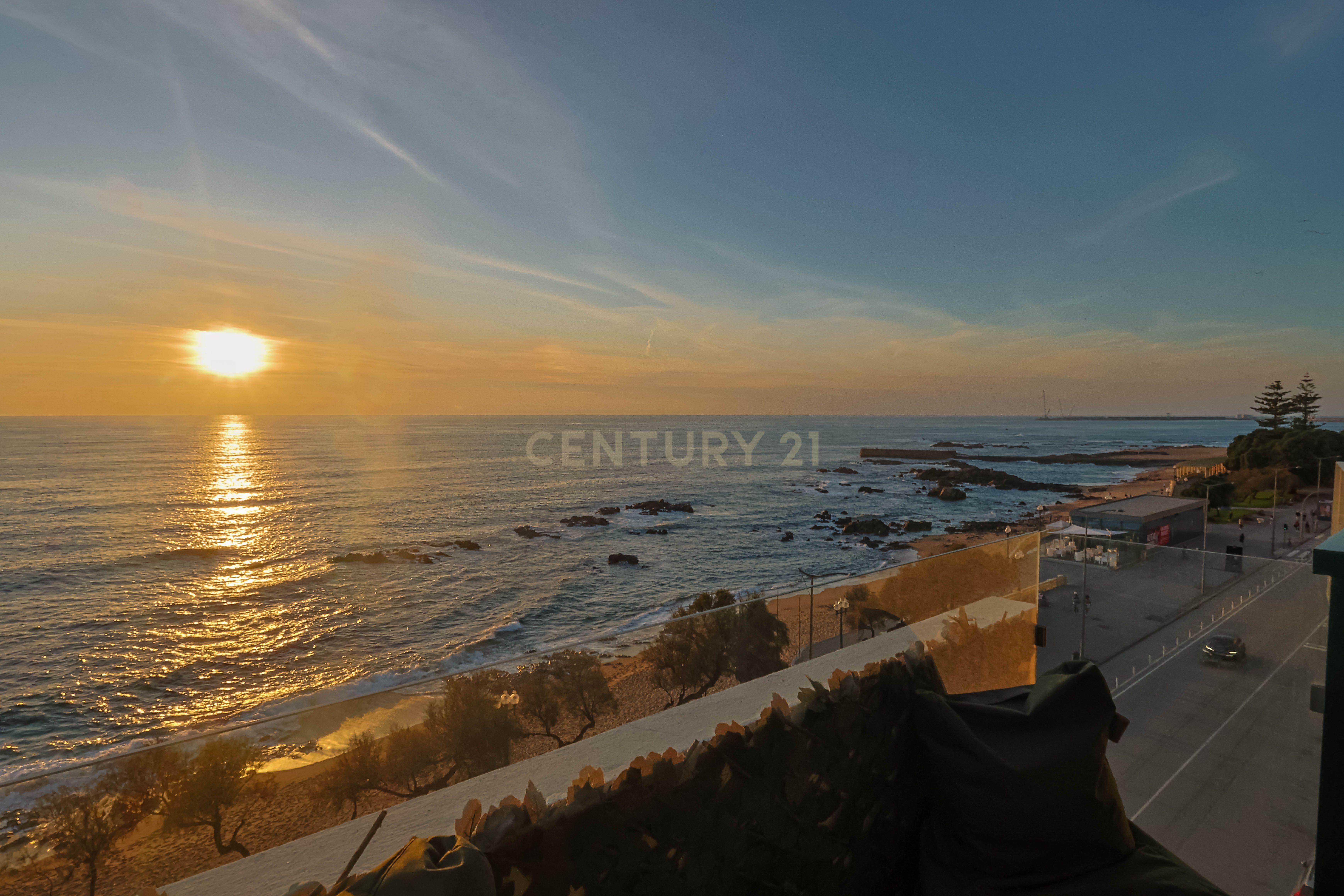 Apartamento T2 à venda na Avenida Brasil com vista Mar - Image 6