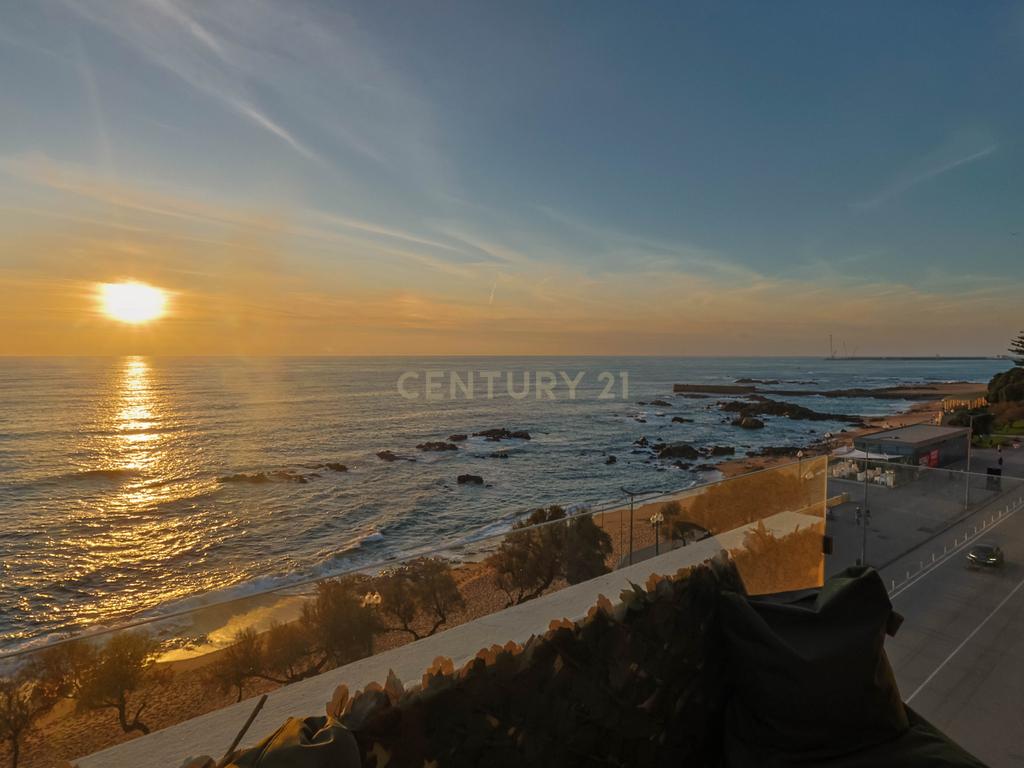 Apartamento T2 à venda na Avenida Brasil com vista Mar - Image 6
