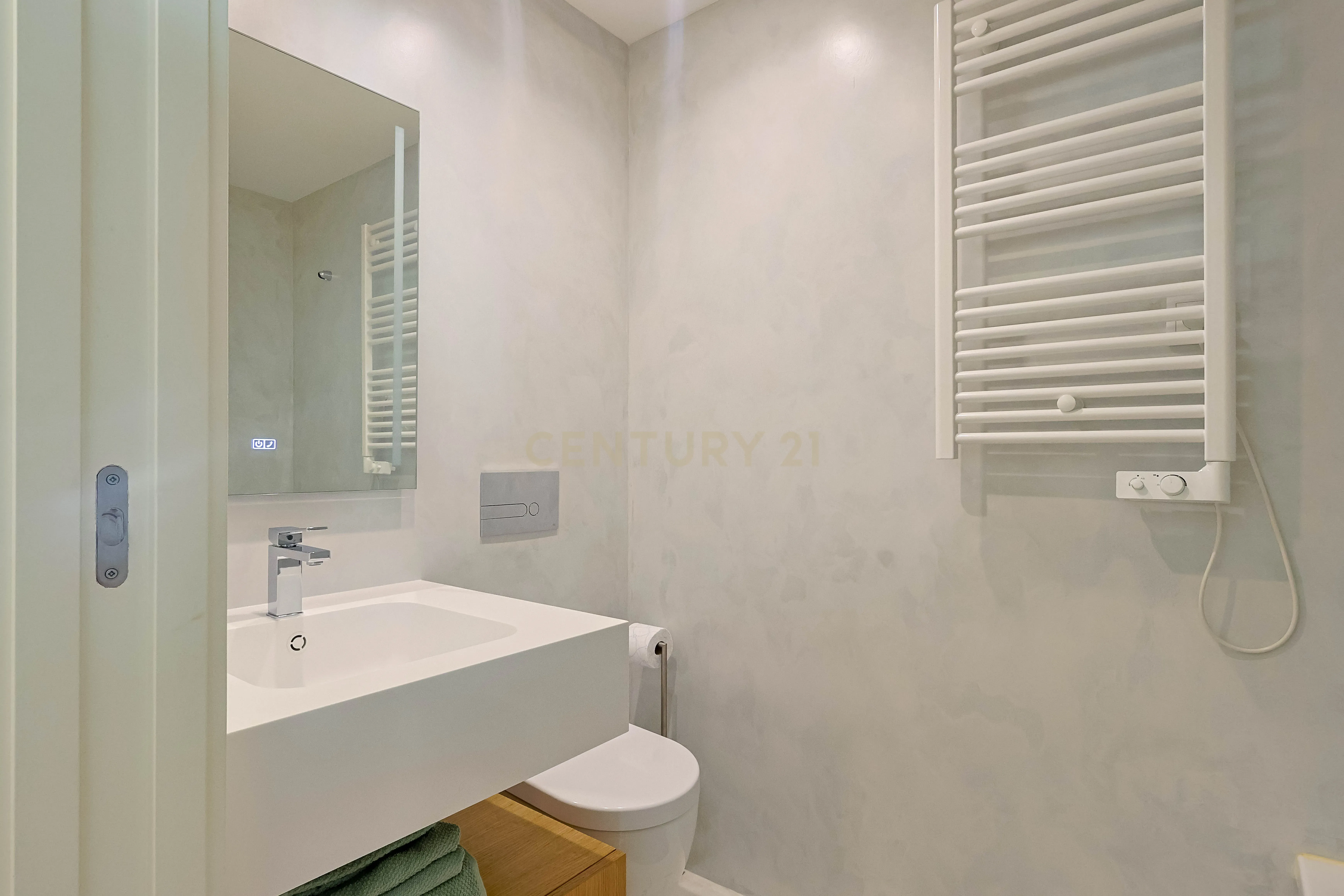 Apartamento T2 à venda na Avenida Brasil com vista Mar - Image 32
