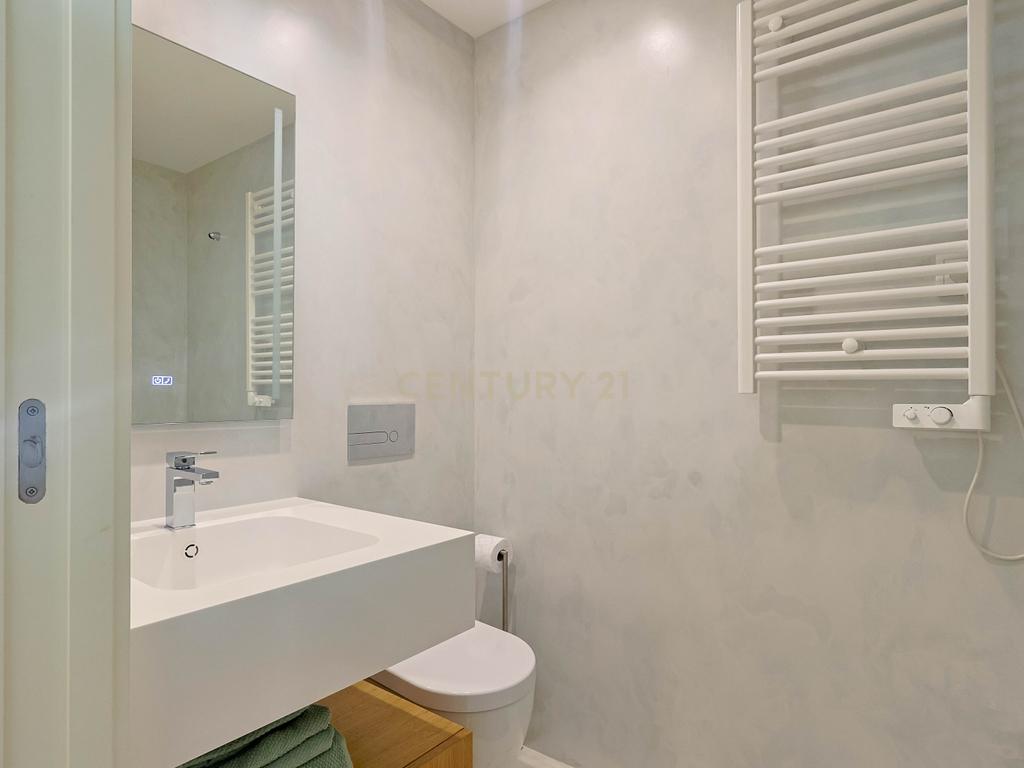 Apartamento T2 à venda na Avenida Brasil com vista Mar - Image 32