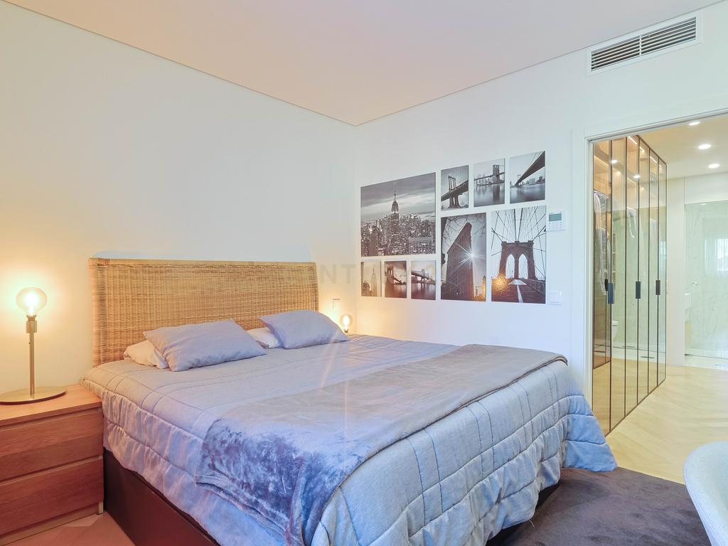 Apartamento T2 à venda na Avenida Brasil com vista Mar - Image 12