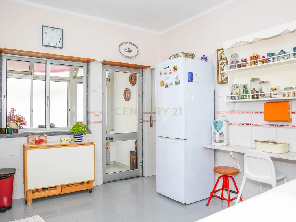 Prédio em Propriedade Total - Habitação e Comércio - Image 38