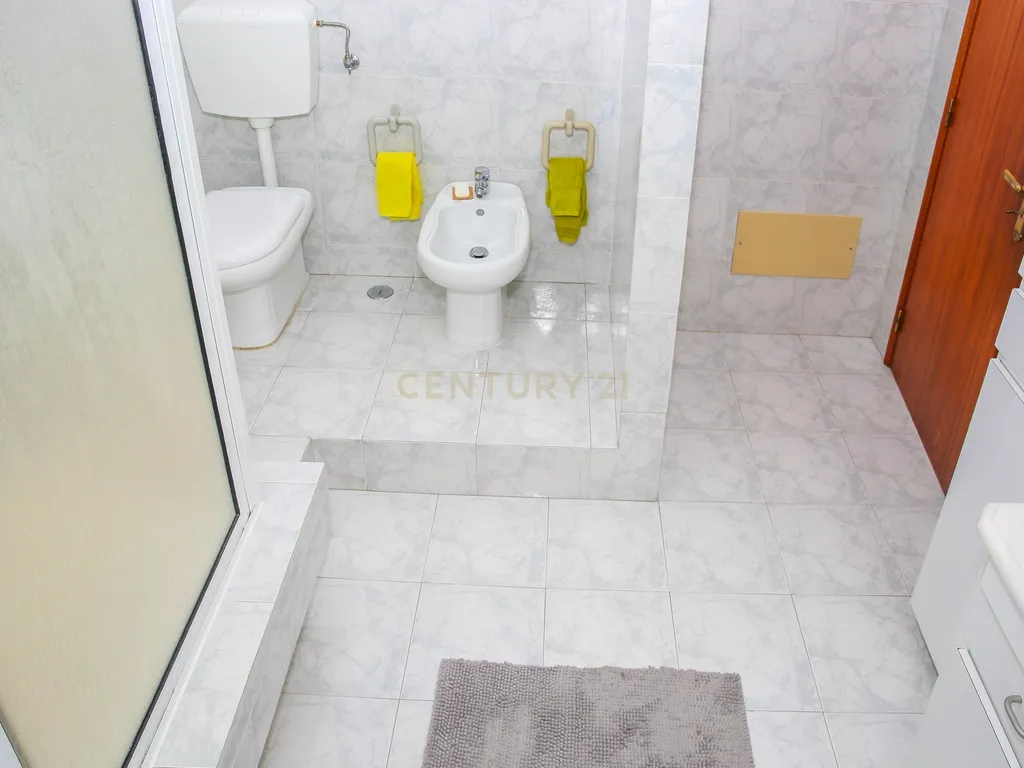 Prédio em Propriedade Total - Habitação e Comércio - Image 14