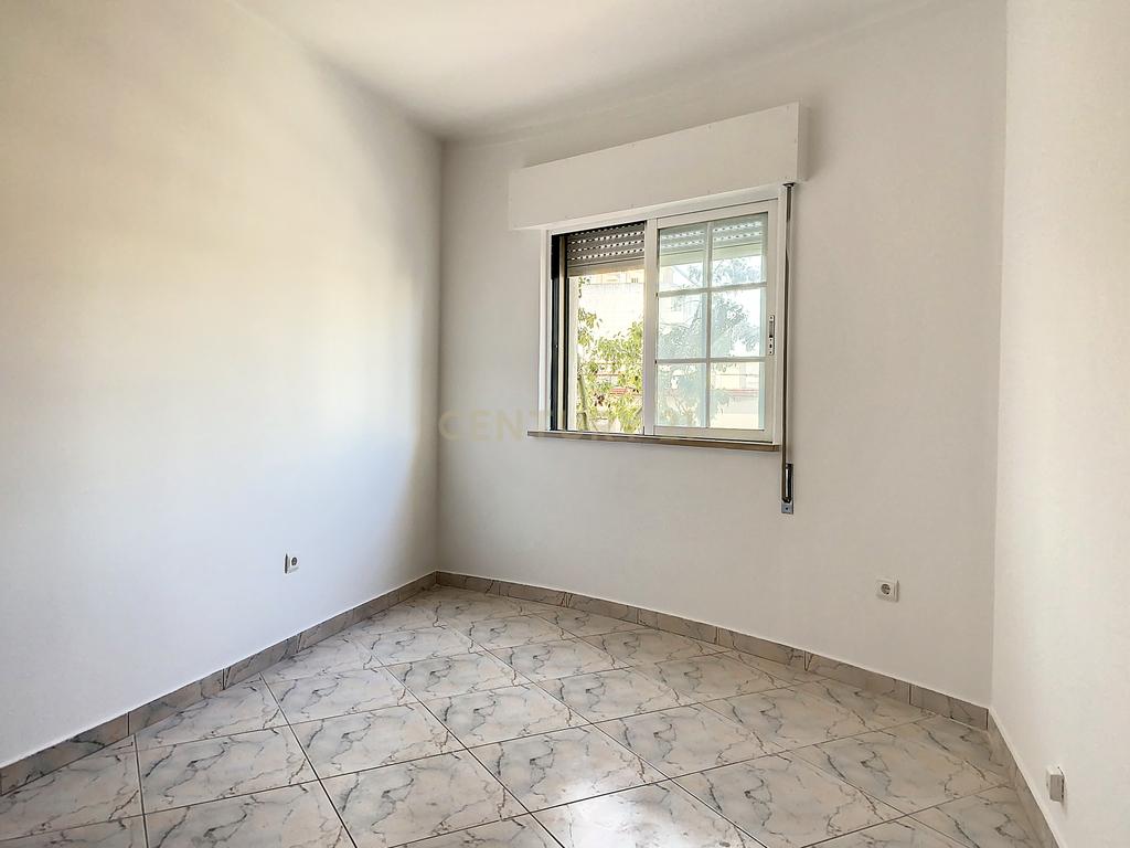 Apartamento T3 com Suite à Venda em Olhão – Bem localizado e com boas áreas - Image 9