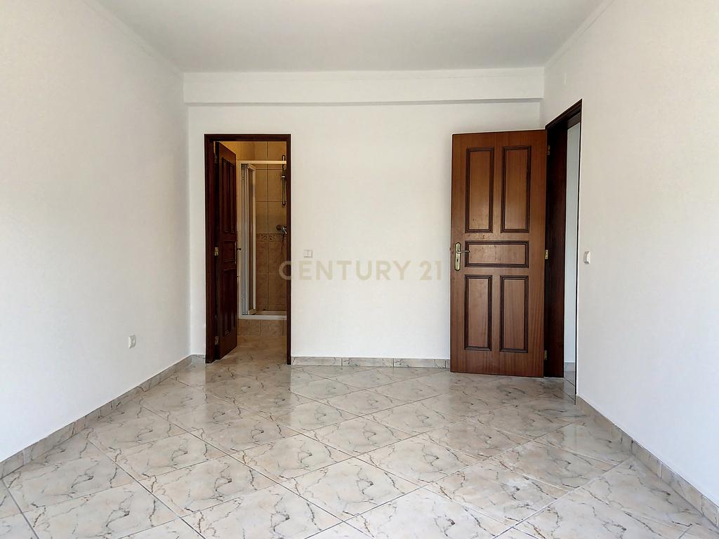 Apartamento T3 com Suite à Venda em Olhão – Bem localizado e com boas áreas - Image 4